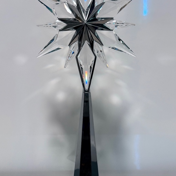Swarovski Crystal ROCKEFELLER CENTER Christmas Tree Topper - Picture 13 of 16
